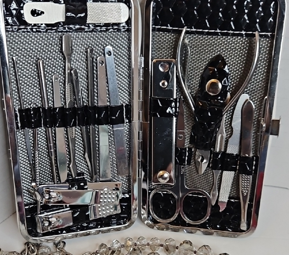Black and Silver Manicure Set